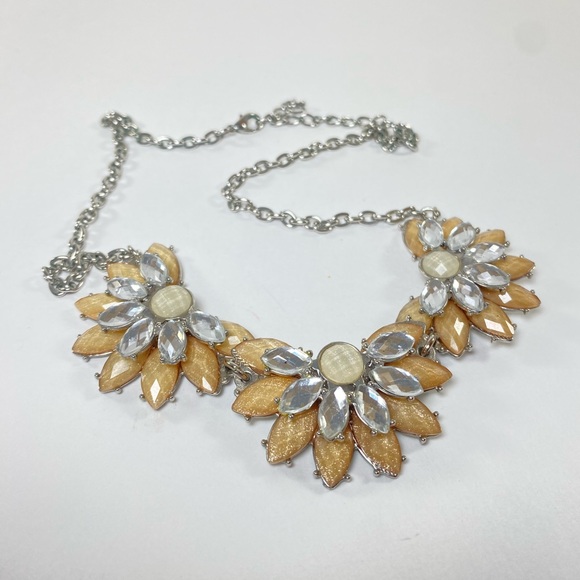 Vintage Rhinestone White Peach Flower Cluster Bib Statement Necklace - Picture 2 of 6